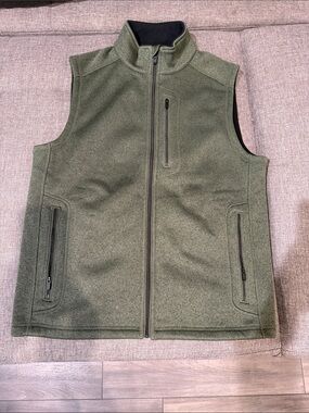 Vineyard Vines Olive Green Zip-Front Lightweight Vest
